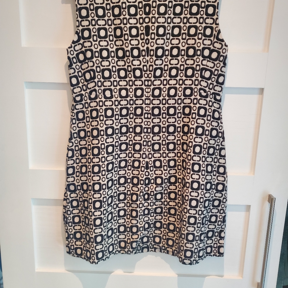 DRESSES - Picture 3 of 4